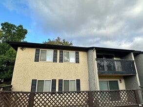 Building Photo - 321 Rancho Dr