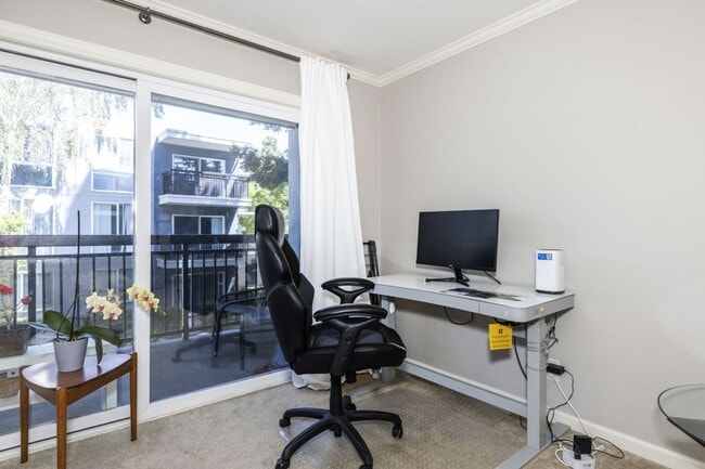 Building Photo - Conveniently Located, Furnished 1 Bed, 1 Bath Condo w/ Updated Kitchen & Bathroom