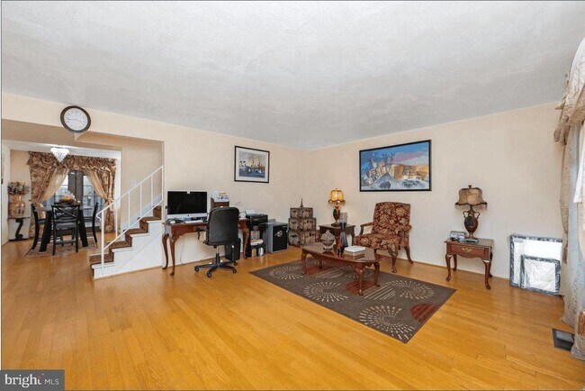 Building Photo - 40 Rittenhouse Dr
