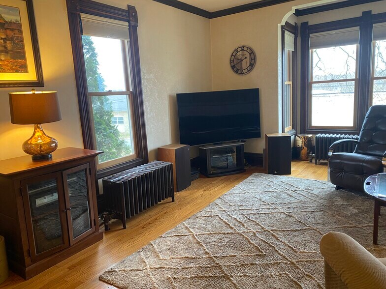 Building Photo - 227 S Water St