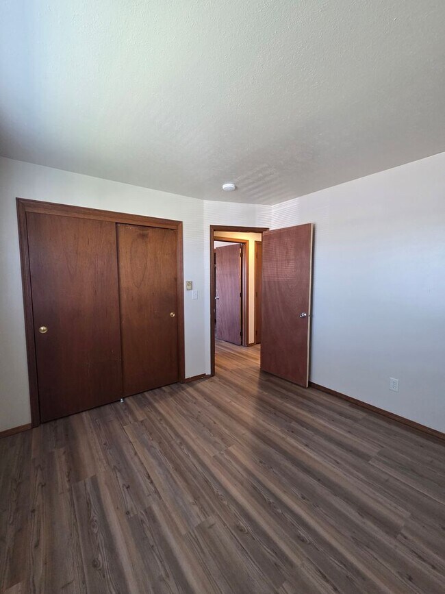 Building Photo - 6012 Boxwood Dr
