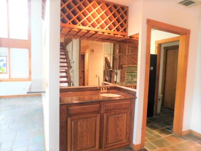Building Photo - 20 Toppin Dr