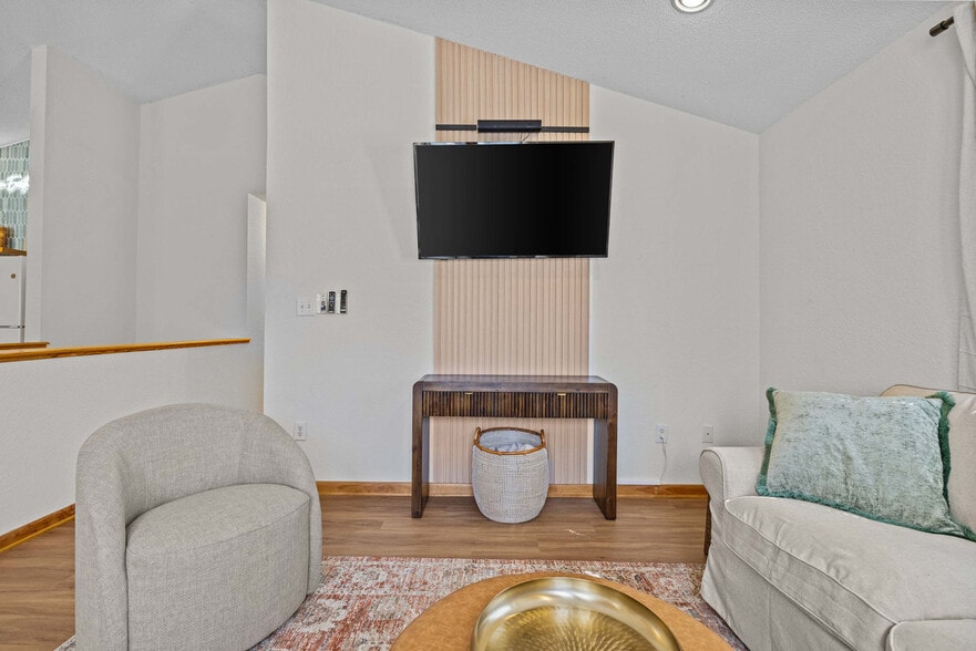Primary Photo - 2027 Hampton St