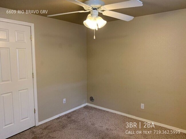 Building Photo - 2-story Townhome with Finished Basement