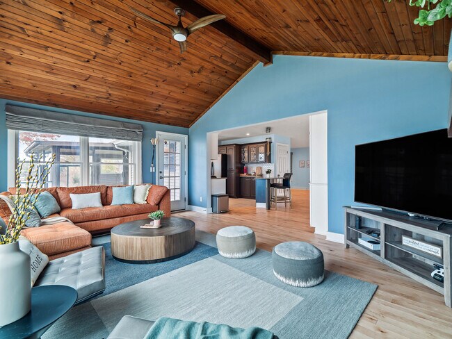 Building Photo - 32414 Lake Rd