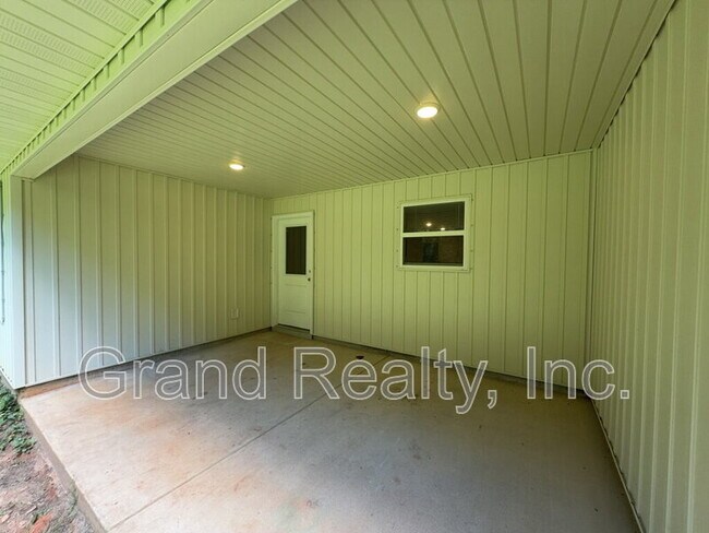 Building Photo - 5098 Bruner St