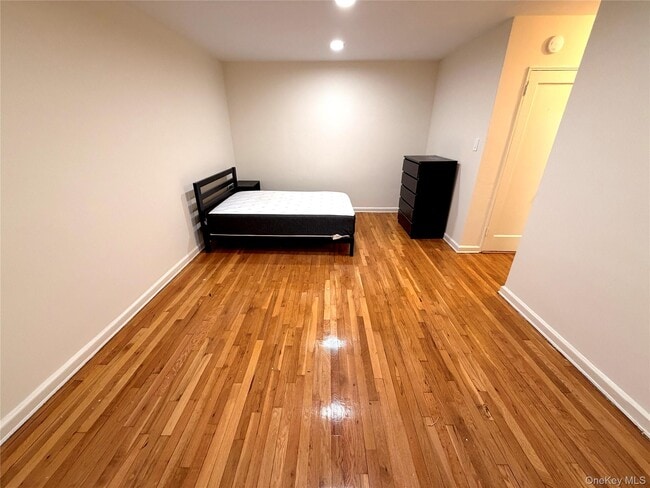 Building Photo - 140-18 Burden Crescent