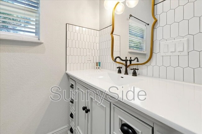 Building Photo - 42 Nottingham Way