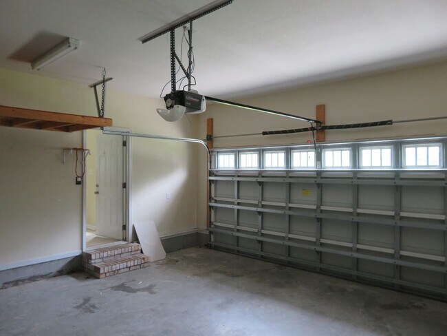 Building Photo - 3 Br 2.5 BA in Southwest