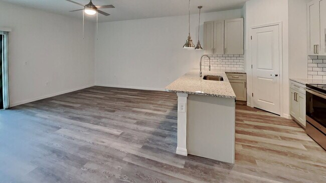 Building Photo - 4028 SW 7th Pl