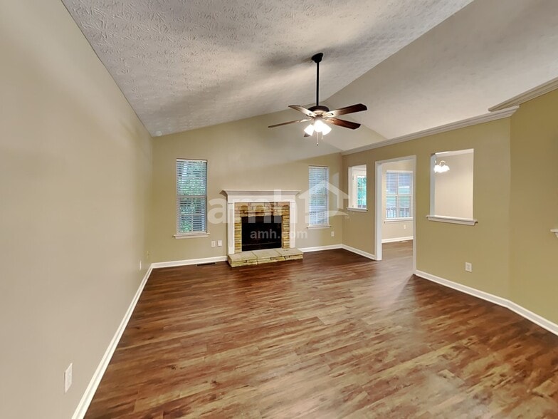 Building Photo - 3626 Clubside Walk NW