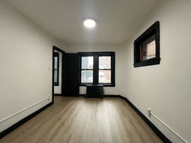 Building Photo - 1411 Roycroft Ave