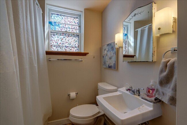 Building Photo - 2632 Stevens St