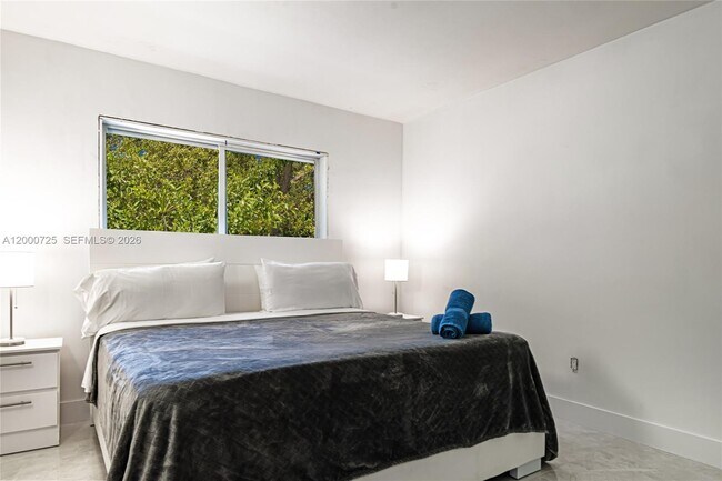 Building Photo - 2555 NE 202nd St