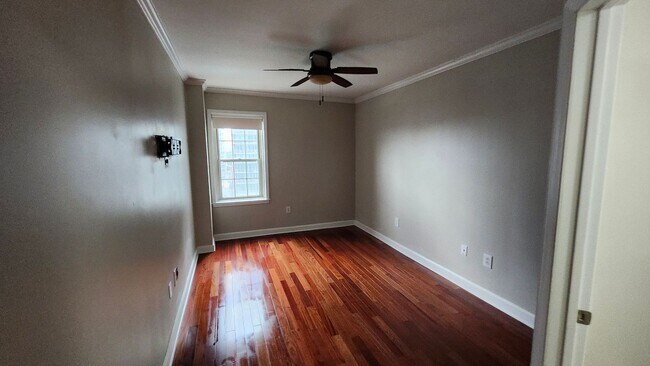 Building Photo - Spacious Midtown Condo with 2 Bedrooms, 2 Balconies & Internet Included!