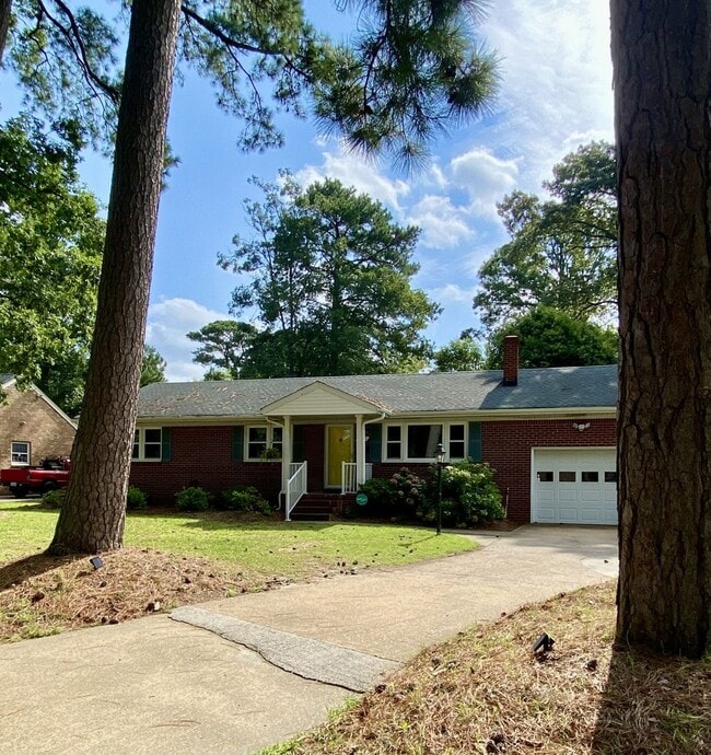Building Photo - Beautiful Elizabeth River Home