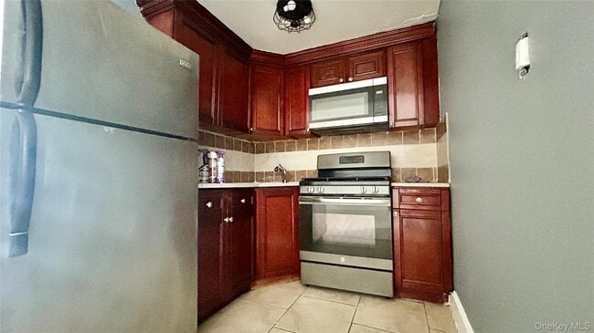 Building Photo - 742 E 93rd St