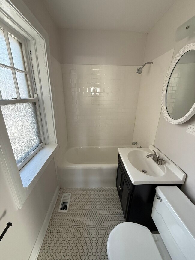 Building Photo - 1624 Washington St