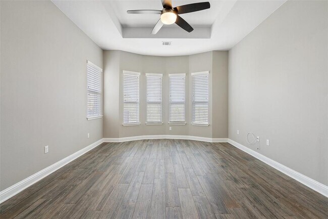 Building Photo - 5004 Mandevilla Dr