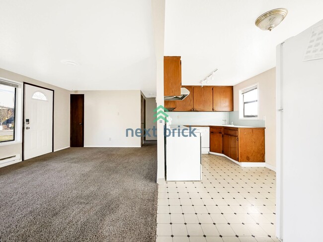 Building Photo - 2 Bed and 1 Bath Single-family Home Availa...