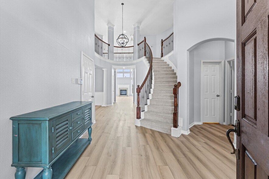 Building Photo - 13402 Great Creek Dr