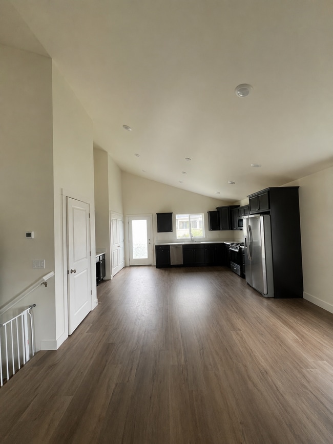 Building Photo - East Helena Rental