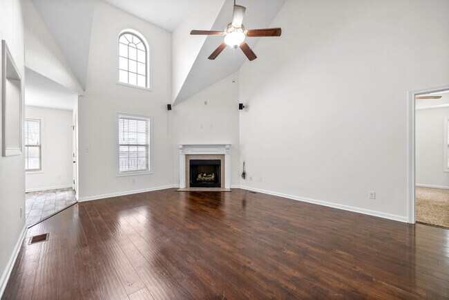 Building Photo - 526 Falkland Cir