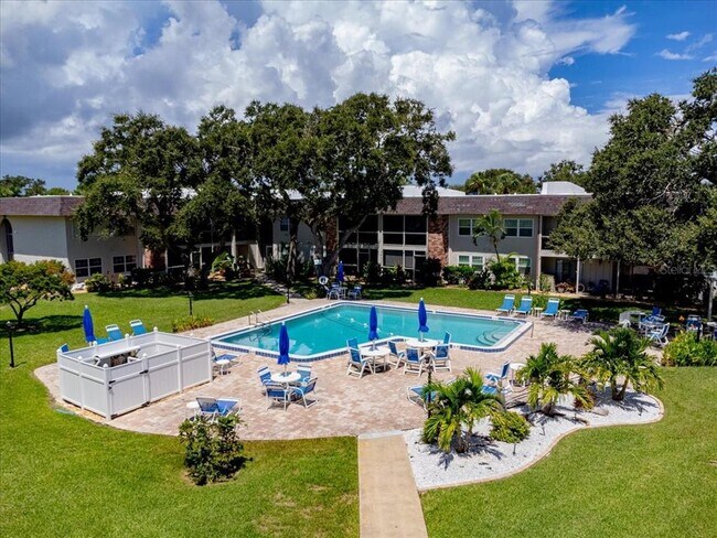 Building Photo - 3800 Saxon Dr