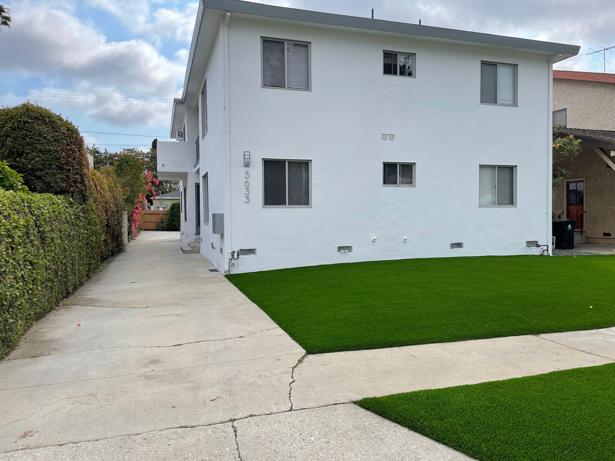 Building Photo - 3633 Kelton Ave