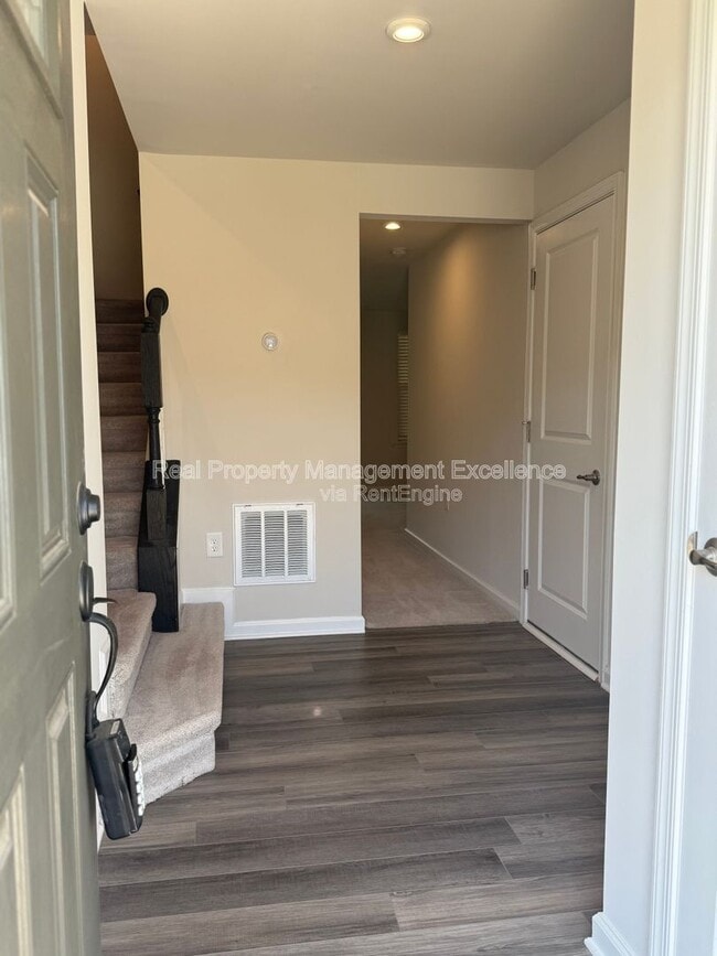 Building Photo - 6625 Pathfinder Wy