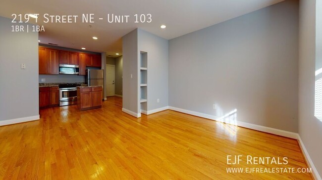 Building Photo - Modern 1 bedroom unit in Bloomingdale/Ecki...