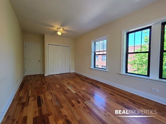 Building Photo - 2 bedroom in CHICAGO IL 60657
