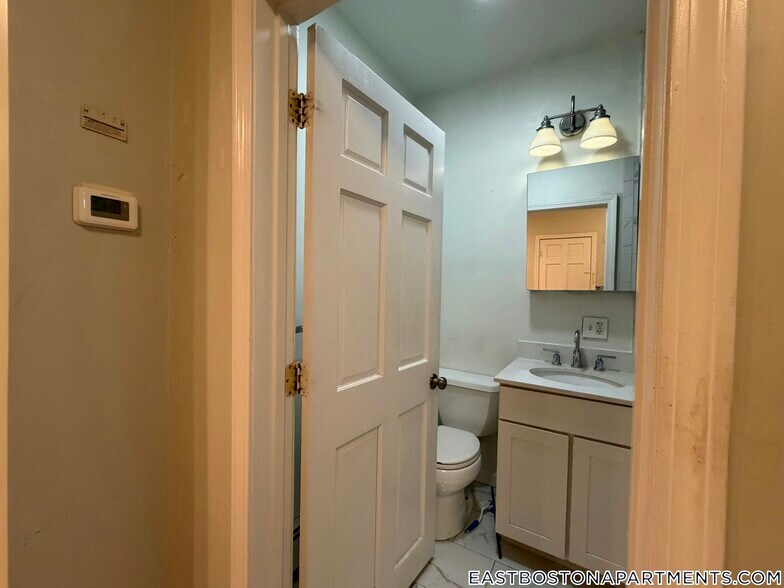 Building Photo - 345 Meridian St