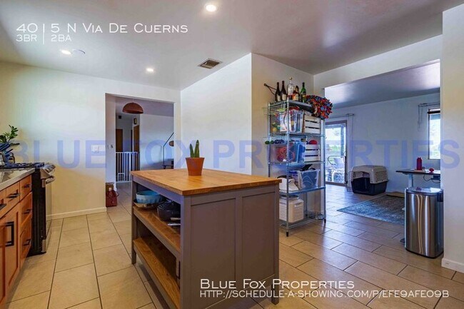 Building Photo - Foothills gorgeous home!