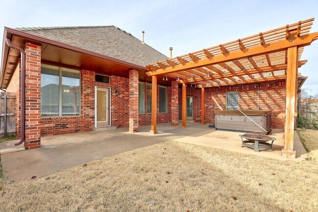 Building Photo - 4 Bedroom South Edmond Home For Rent