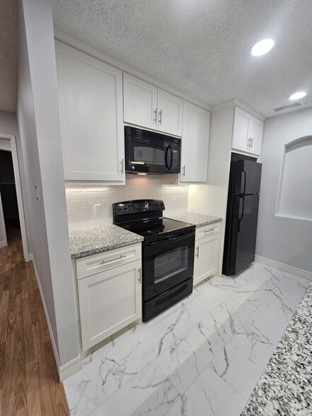 Building Photo - 6601 Sands Point Dr