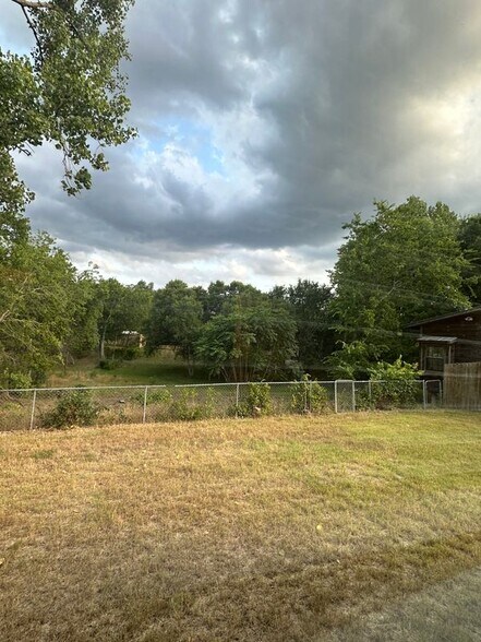 Building Photo - 7621 Scenic Brook Dr