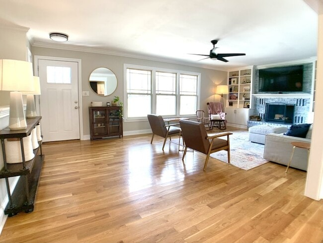 Building Photo - 423 Rivermont Dr