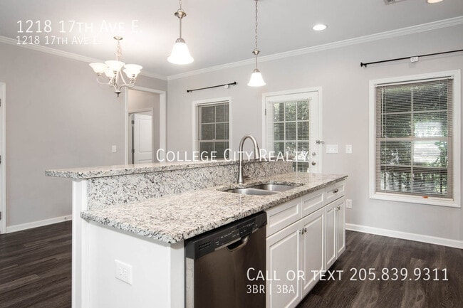 Building Photo - 1218 17th Ave E