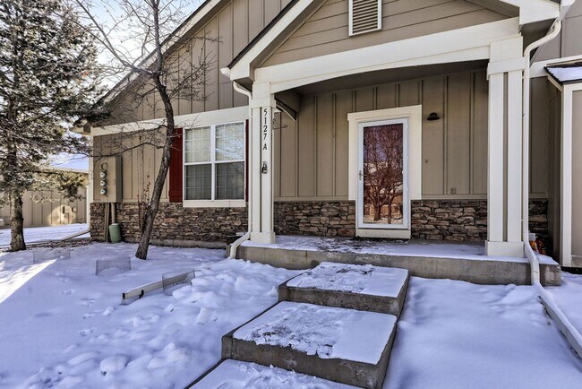 Building Photo - 3 Bedroom 3 Bath Townhome