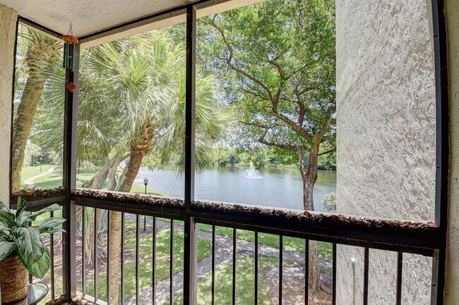 Building Photo - 950 Lavers Cir