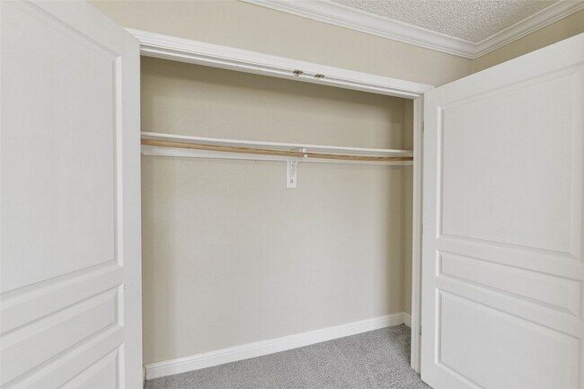 Building Photo - 23627 Pebworth Pl