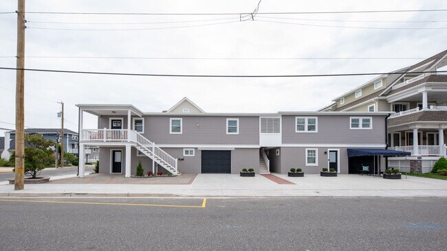 Building Photo - 1140 Simpson Ave
