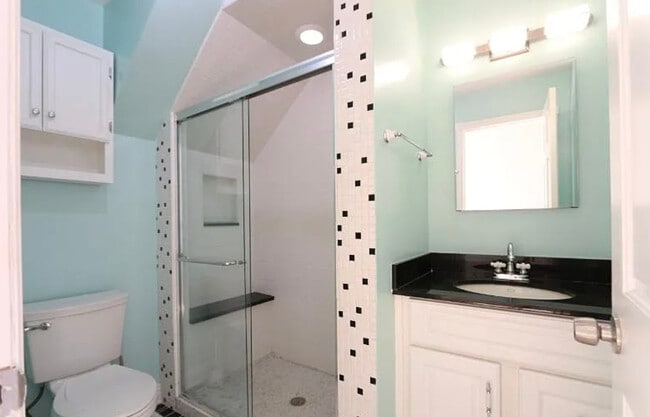 Building Photo - 1316 W Erie St