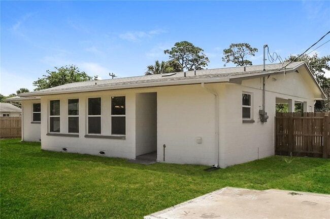 Building Photo - 459 Hammock Ln