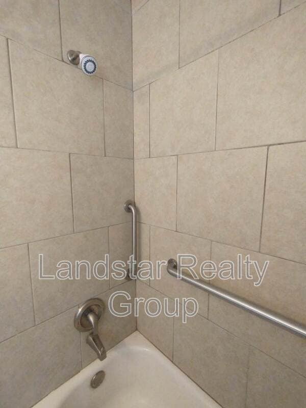 Building Photo - 5612 Walnut Way