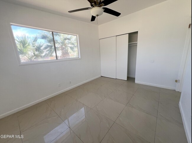 Building Photo - 10009 Jamaica St