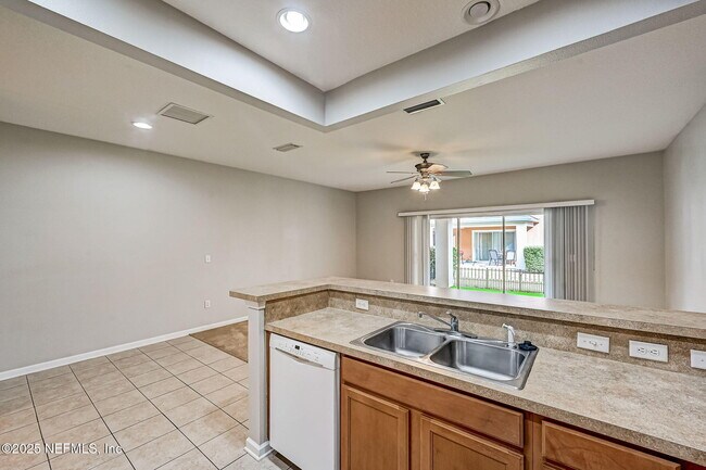 Building Photo - 13493 Sunstone St