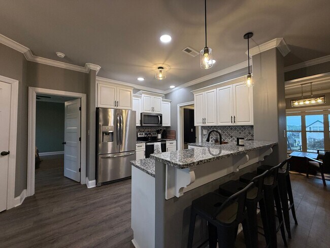 Building Photo - 2604 Etna Dr