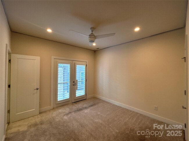 Building Photo - 15033 New Amsterdam Ln